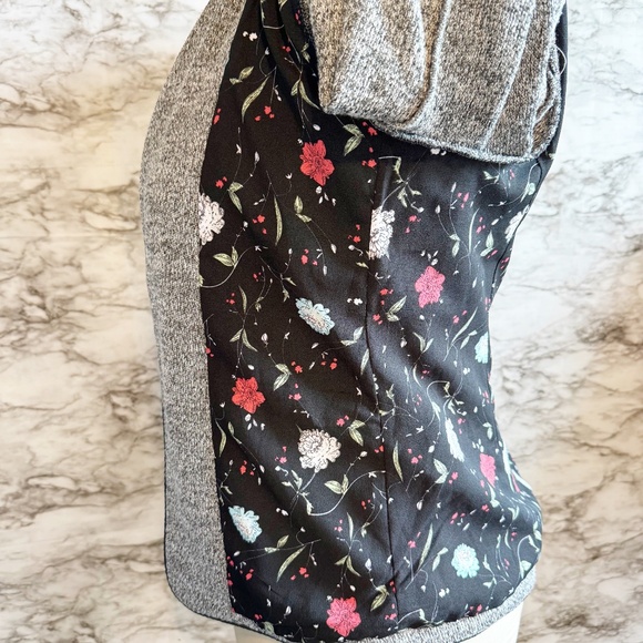 Skies Are Blue Gray Blazer with Black Edge Detailing - Picture 3 of 9